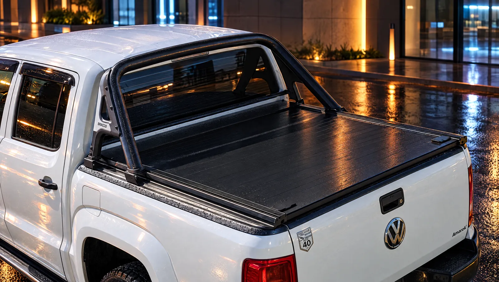 Volkswagen Amarok blanca con persiana Bracco B-ROLL y jaula